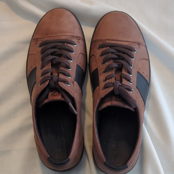 Ecco Black and Brown Sneakers with Casual Lace-Up Design - Picture 8 of 12